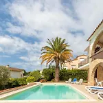Amistad Villa *